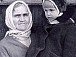 Маленькая Лена с бабушкой, матерью Генриетты Меньшиковой